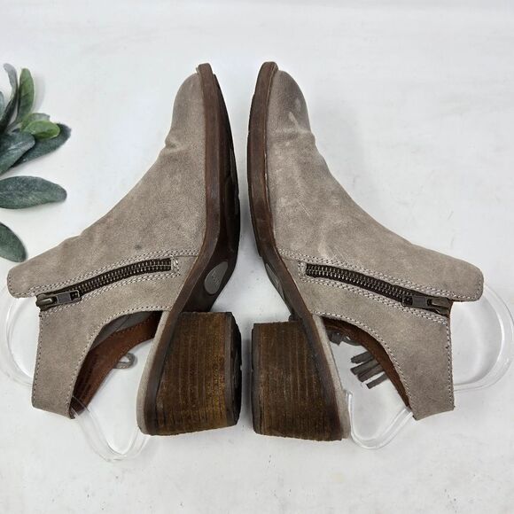 BORN Monikah Tassel Bow Ankle Booties Stone 8M - Picture 6 of 9